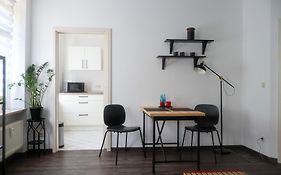 Alexxanders Apartments & Studios